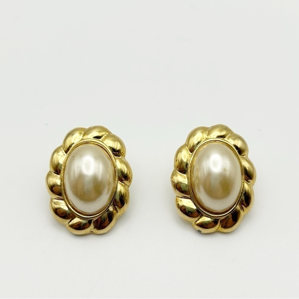 Vintage Faux Pearl Oval Cabochon Pierced Stud Earrings Gold Tone Rope Frame